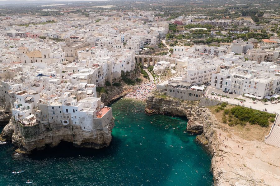Wycieczka pociągiem budżetowa: Polignano a Mare i Monopoli